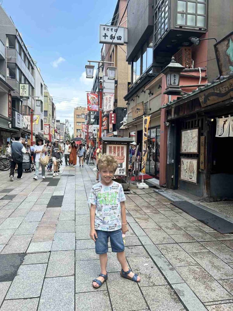 Bambino a Tokyo