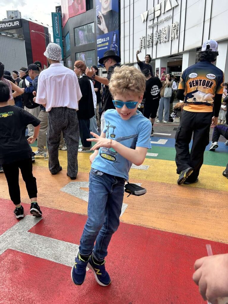 bambino balla a Taipei