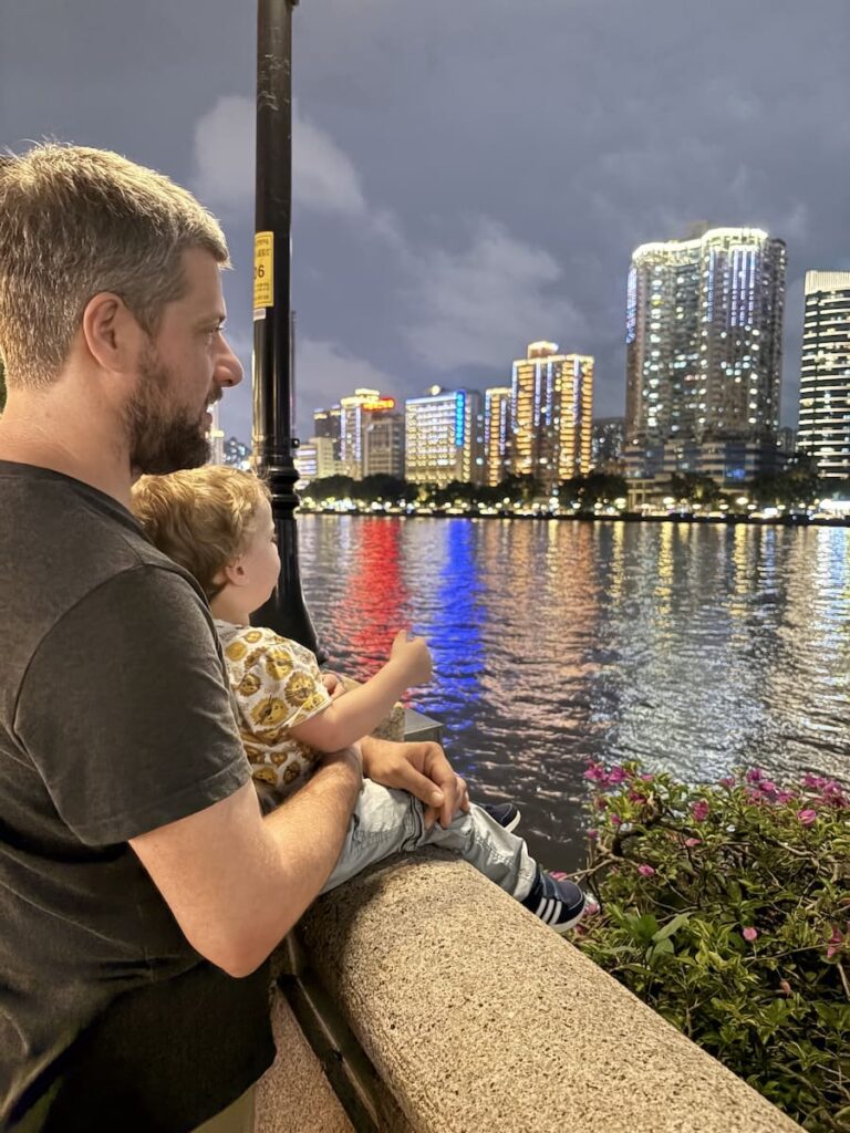 Papà e bimbo a Guangzhou